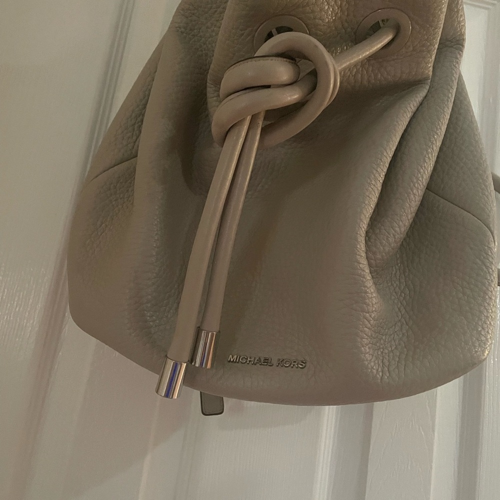 Michael Kors Beige pebble leather Backpack bag - Picture 5 of 10